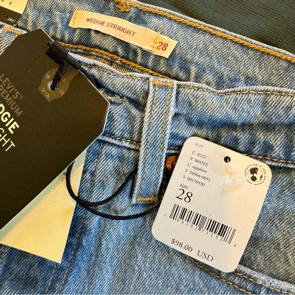 NWT, Free People X Levi, Wedgie Straight, Light Wash Jeans, Size 28 X 26 - Picture 6 of 6